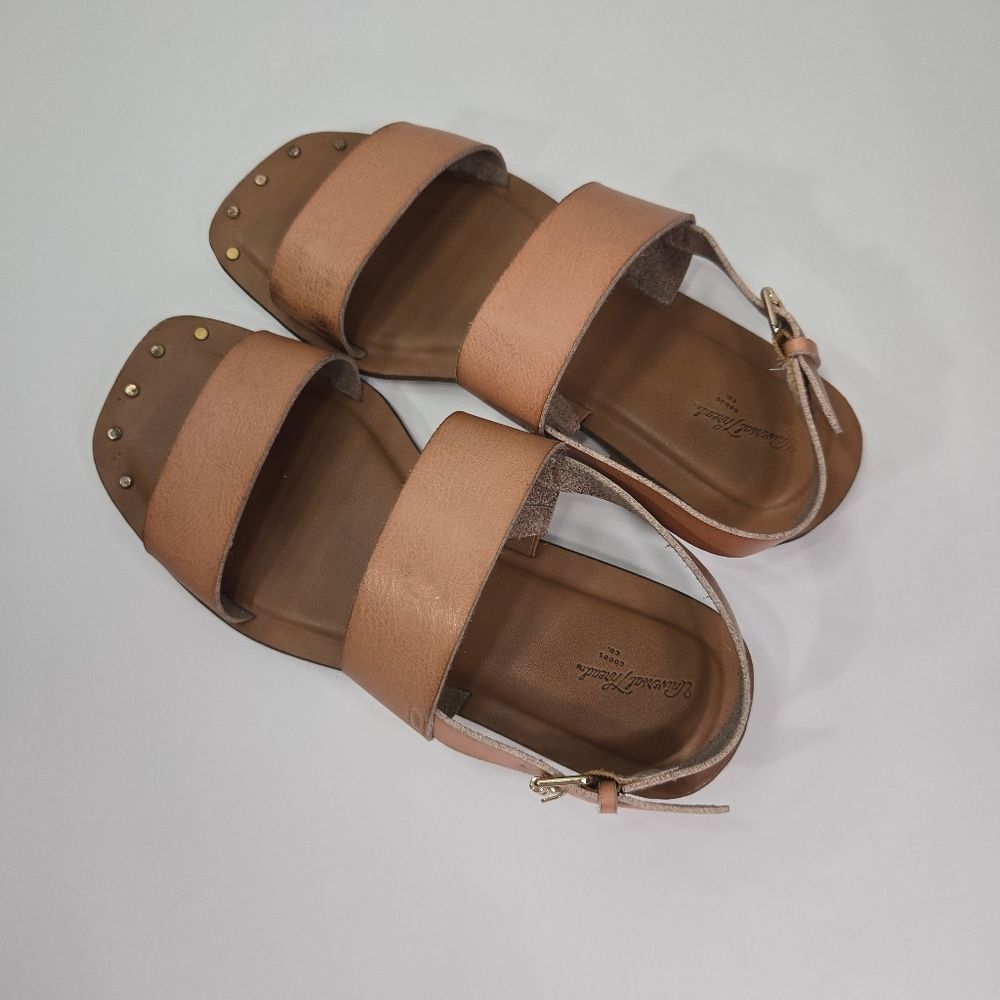 Universal Thread like new sandals - Picture 7 of 16